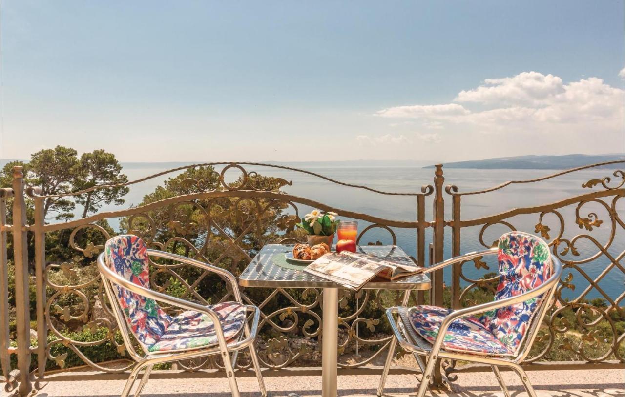 Amazing Apartment In Krvavica With Wifi Bagian luar foto