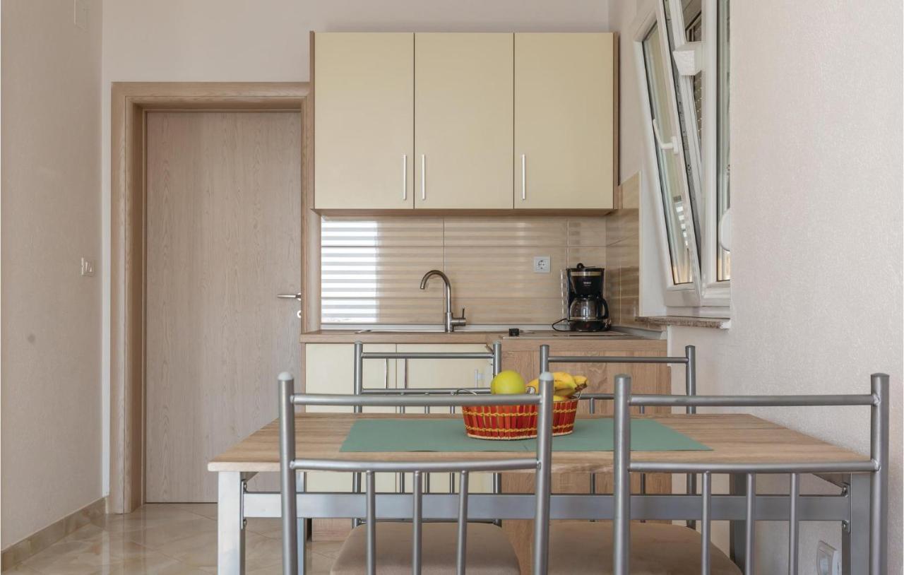 Amazing Apartment In Krvavica With Wifi Bagian luar foto