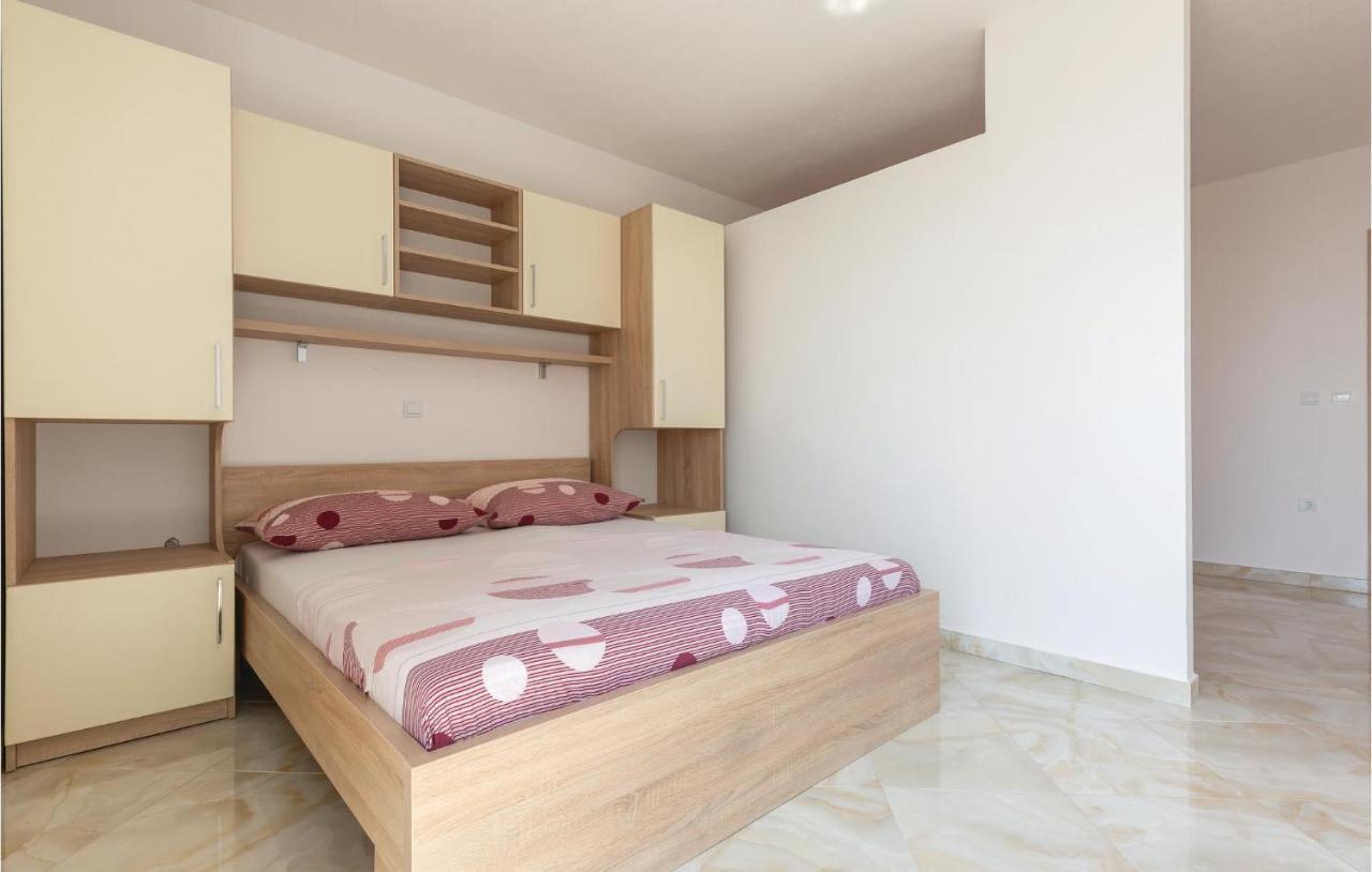 Amazing Apartment In Krvavica With Wifi Bagian luar foto